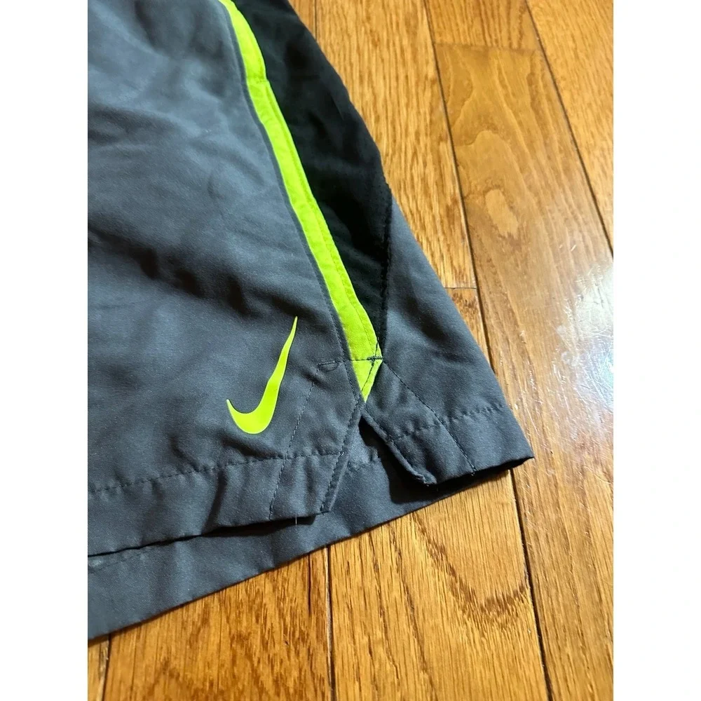 Nike Men's Core Contend 8
